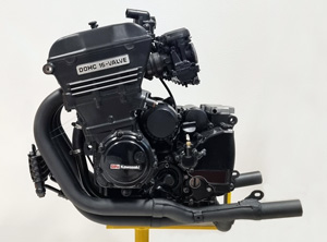 Kawasaki ZX900AE - GPz 900 R 